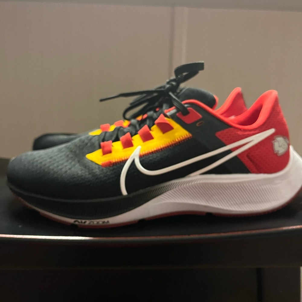 Chiefs Nike Pegasus 38. Unisex shoe 7.5/9